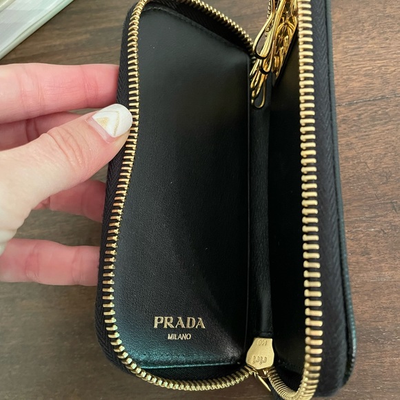 Authentic Prada leather key holder card case - Picture 4 of 6